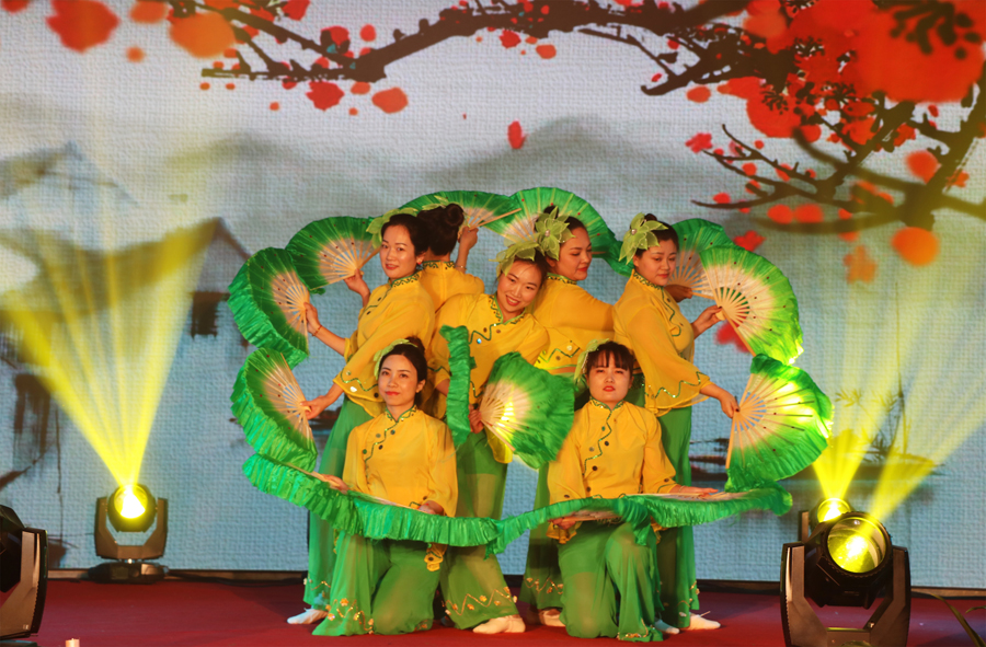 盛世国际光电2019年联欢晚会\舞蹈-落花.jpg